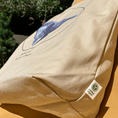 Tote bag with print of a humpback whale. Beautiful hand-drawn bag, 100% organic cotton. Here we used it as a beach bag.