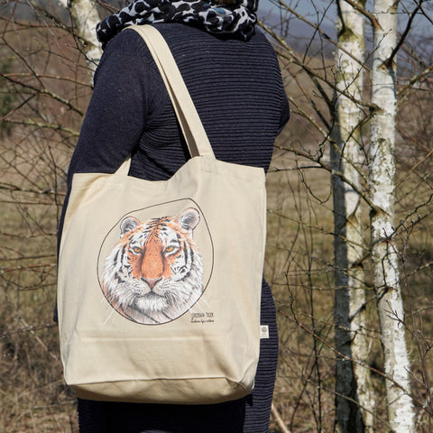 Model carrying the organic cotton tote bag with a striking siberian tiger print.