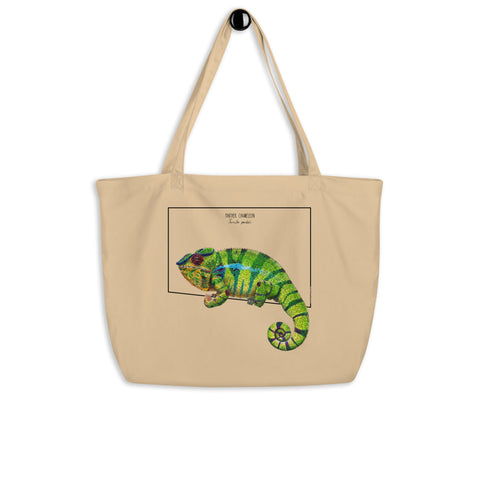 Large tote bag with a print of a colourful panther chameleon. Beautiful print of a hand-drawn animal, 100% organic cotton. Beach bag, shopping bag, travel bag, or just as a present. PETA-approved vegan.