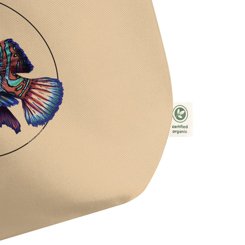 This couple of Mandarinfish adds some serious colour to your day! This large tote bag, made from 100% organic cotton, is incredibly versatile. Beach bag, shopping bag, travel bag, or just as a present.
