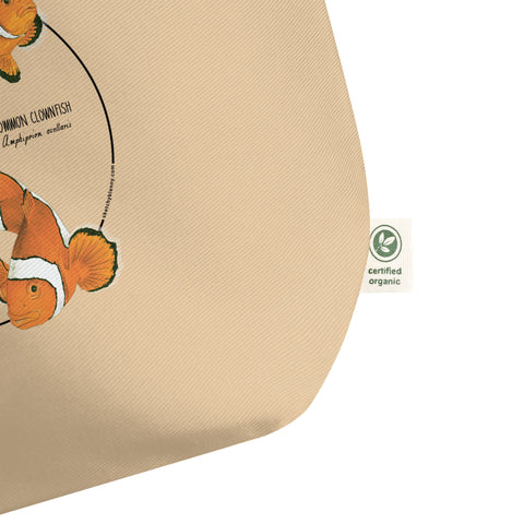 Product mockup of our large organic tote bag and a print of 3 hand-drawn common clownfishes. Here a detail of the organic label.
