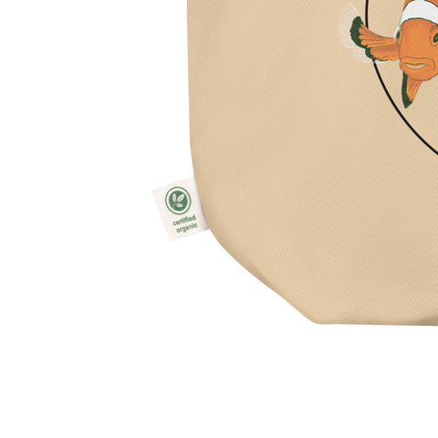 Product mockup of our organic tote bag featuring a print of 3 hand-drawn common clownfishes. Here a detailof the organic label.