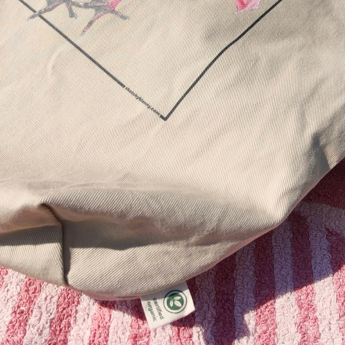 Large size tote bag with a print of a roseate Spoonbill. This bright pink bird adds a splash of colour to your day! Here on a sunny day out in the sun.