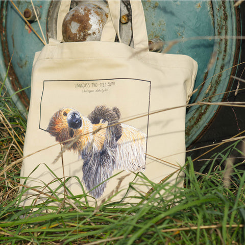 Sketchy Blenny tote bag with a print of an adorable sleeping sloth. Beautiful print of a hand-drawn animal, 100% organic cotton. Beach bag, shopping bag, travel bag, or just as a present. PETA-approved vegan