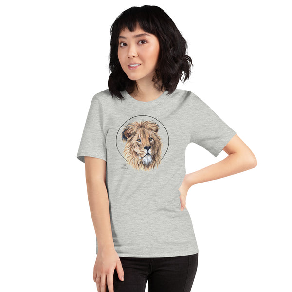 Product mockup of our lion print t-shirt, worn by a female model. This shirt's base colour is athletic heather.